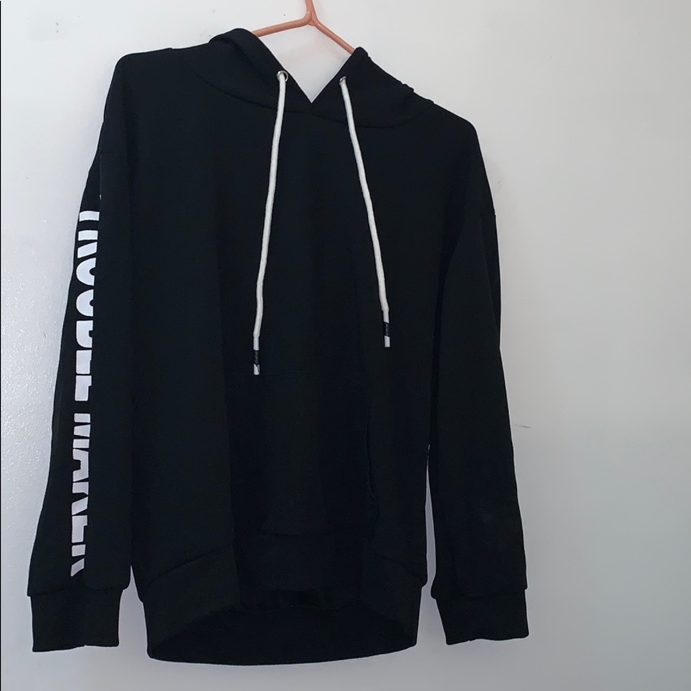 BLACK PULLOVER SWEATER